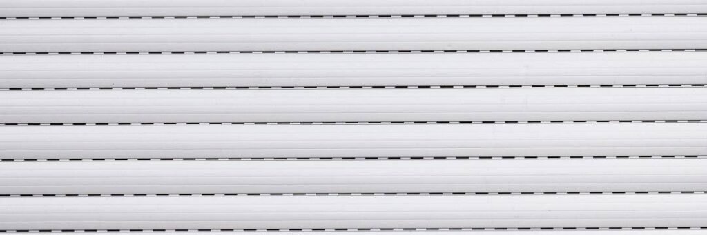 Instalação de estores por tecnico profissional da Líder Reparação de Estores