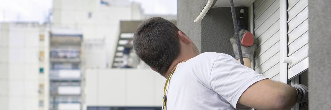 Reparação de estores por tecnico profissional da Líder Reparação de Estores
